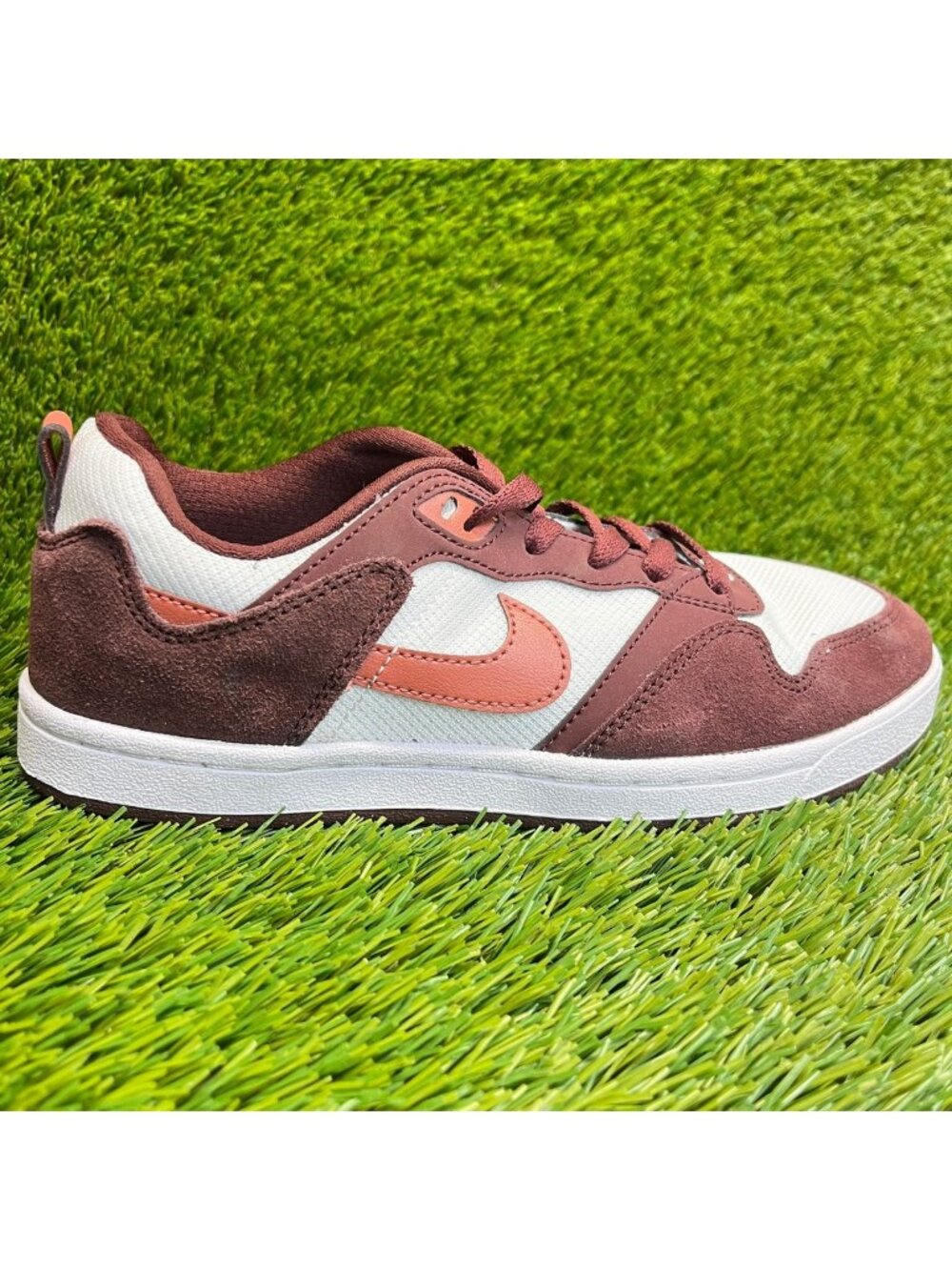 Nike SB Alleyoop Womens Size 7 White Maroon Athletic Skateboard Shoes Sneakers